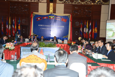 ນາຍົກລັດຖະມົນຕີ ຫງວຽນເຕີນຢຸງ ເຂົ້າຮ່ວມບັນດາກອງປະຊຸມຂັ້ນສູງຢູ່ລາວ